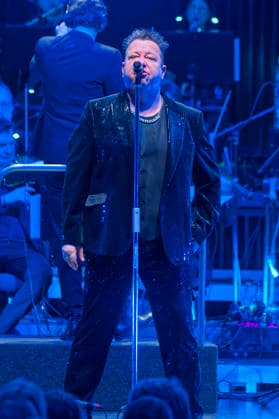 Sebastian Krumbiegel von Die Prinzen live bei einem Konzert der Symphonica -Tour zum 35 jährigen Bandjubläum mit dem Orchester der Thüringen Philharmonie Gotha-Eisenach im Kuppelsaal. Hannover, 17.01.2026