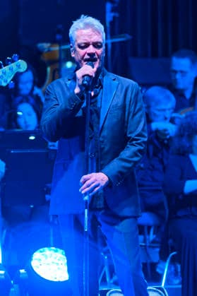 Jens Sembdner von Die Prinzen live bei einem Konzert der Symphonica -Tour zum 35 jährigen Bandjubläum mit dem Orchester der Thüringen Philharmonie Gotha-Eisenach im Kuppelsaal. Hannover, 17.01.2026