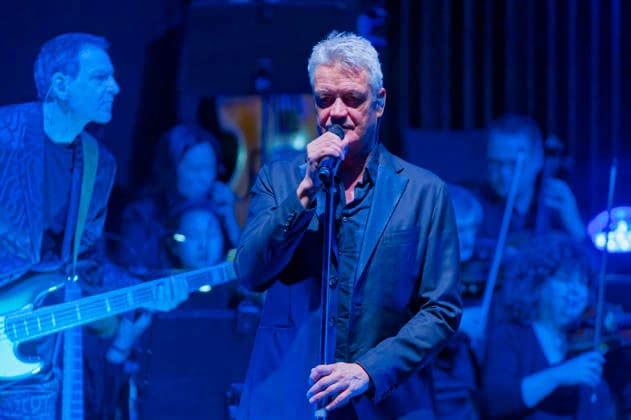 Mathias Dietrich und Jens Sembdner von Die Prinzen live bei einem Konzert der Symphonica -Tour zum 35 jährigen Bandjubläum mit dem Orchester der Thüringen Philharmonie Gotha-Eisenach im Kuppelsaal. Hannover, 17.01.2026