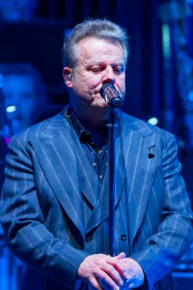 Henri Schmidt von Die Prinzen live bei einem Konzert der Symphonica -Tour zum 35 jährigen Bandjubläum mit dem Orchester der Thüringen Philharmonie Gotha-Eisenach im Kuppelsaal. Hannover, 17.01.2026
