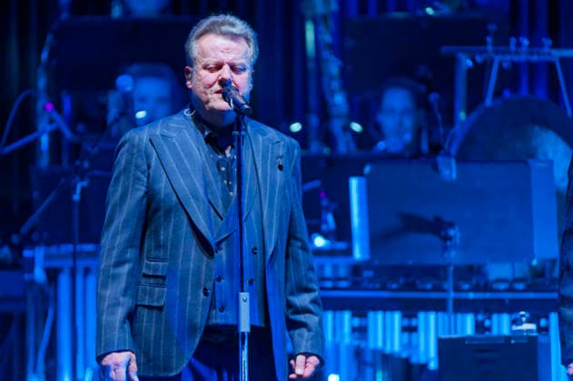 Henri Schmidt von Die Prinzen live bei einem Konzert der Symphonica -Tour zum 35 jährigen Bandjubläum mit dem Orchester der Thüringen Philharmonie Gotha-Eisenach im Kuppelsaal. Hannover, 17.01.2026
