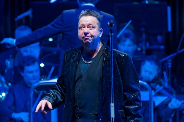 Sebastian Krumbiegel von Die Prinzen live bei einem Konzert der Symphonica -Tour zum 35 jährigen Bandjubläum mit dem Orchester der Thüringen Philharmonie Gotha-Eisenach im Kuppelsaal. Hannover, 17.01.2026