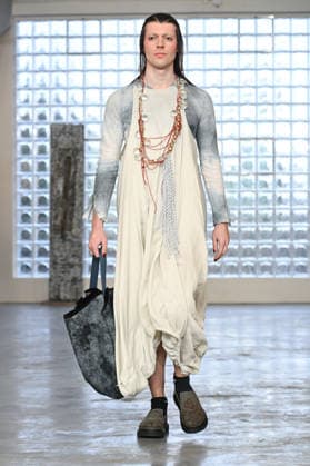 Milan, Milan Men s Fashion Week: Fall Winter 2026 - Men s Fashion, Fall Winter 2026 - Simon Cracker fashion show. Fashion show photo: model  Copyright: xSimonaxChiocciax xipa-agency.netx xFotosickix IPA_Agency_IPA70242979