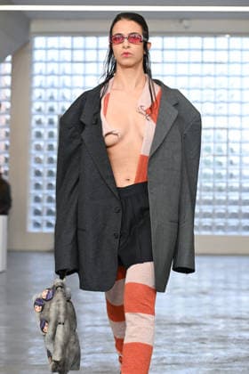 Milan, Milan Men s Fashion Week: Fall Winter 2026 - Men s Fashion, Fall Winter 2026 - Simon Cracker fashion show. Fashion show photo: model  Copyright: xSimonaxChiocciax xipa-agency.netx xFotosickix IPA_Agency_IPA70243010