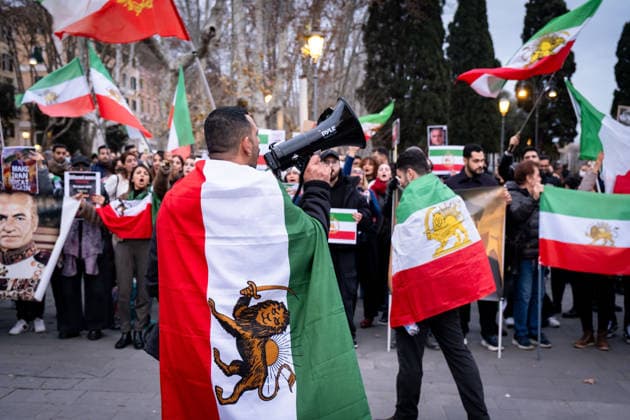 January 18, 2026, Rome, Rm, Italy: Hundreds of members of the Iranian community in Rome gather in front of San Giovanni in Laterano Basilica. In solidarity with their compatriots in Iran, they protest the killings occurring in the ongoing clashes in Iran and the violent repression of protests, and support of Crown Prince Reza Pahlavi. They also call on the Italian government to condemn the actions of the current Iranian government. Rome Italy - ZUMAg256 20260118_znp_g256_024 Copyright: xMarcoxDixGianvitox