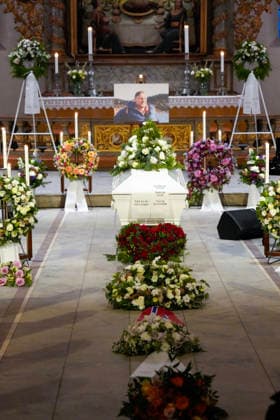 Gravferdsseremonien for Sverre Anker Ousdal, Oslo 20260119. Kisten til avdode skuspiller Sverre Anker Ousdal for bisettelsen i Oslo domkirke mandag. Ousdal dode 3. januar etter et kort sykehusopphold, 81 ar gammel. Foto: Heiko Junge NTB Oslo Norge 3aLn78zz-Ok EDITORIAL USE ONLY Ref:_BNC_ENT3aLn78zz-Ok.jpg Copyright: xHeikoxJungex xNTBx