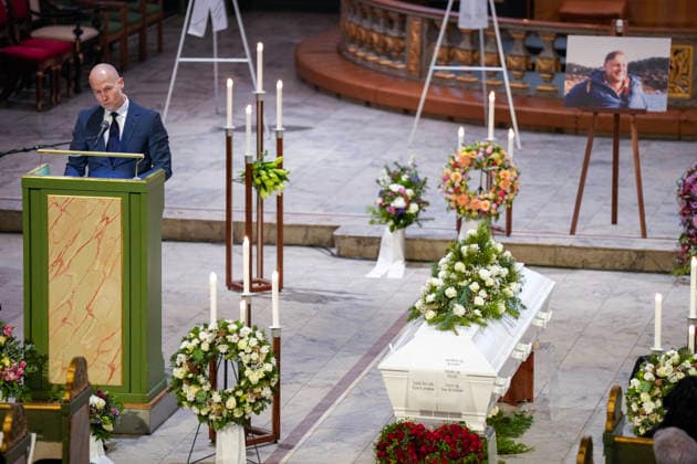 Gravferdsseremonien for Sverre Anker Ousdal Oslo 20260119. Steffen Ousdal sier noen minneord under bisettelsen til skuespiller Sverre Anker Ousdal i Oslo domkirke mandag. Ousdal dode 3. januar etter et kort sykehusopphold, 81 ar gammel. Foto: Heiko Junge NTB POOL Oslo Norge AqzSqbacnAQ EDITORIAL USE ONLY Ref:_BNC_ENTAqzSqbacnAQ.jpg Copyright: xHeikoxJungex xNTBx