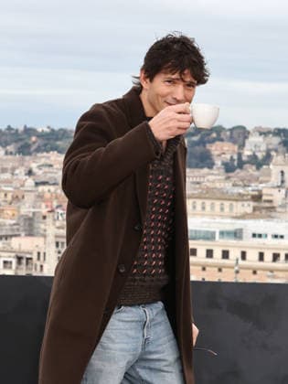 Rome, Hotel De la Ville, photocall for the series The Beauty. Pictured: Ashton Kutcher with a cup of coffee.  Copyright: xMarcoxProvvisionatox xipa-agency.netx xDxAvanzo Provvisionatox IPA_Agency_IPA70287396