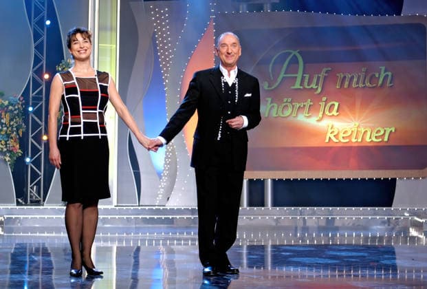 ARCHIV: Heinz Rennhack Schauspieler Heinz Rennhack mit Isabel Varell anläßlich der MDR-Fernsehshow Auf mich hört ja keiner , 2004 ARCHIVAUFNAHME, Datum geschätzt 20260118JWM1105 *** ARCHIVE Heinz Rennhack Actor Heinz Rennhack with Isabel Varell on the occasion of the MDR television show Auf mich hört ja keiner , 2004 ARCHIVE RECORD, date estimated 20260118JWM1105
