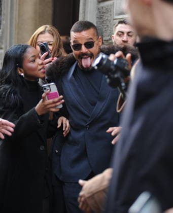 Milan: Ricky Martin leaves the Armani Hotel to go to the fashion show, followed by bodyguards, a huge crowd of photographers, cameramen, and fans.  Copyright: xMimmoxCarrierox xipa-agency.netx xMIMMOxCARRIERO-x IPA_Agency_IPA70291466