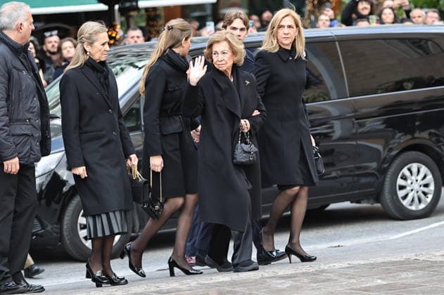 Princess Irene of Greece funeral in Athens - Emeritus Queen Sofia (C) of Spain arrives at the Metropolitan Cathedral of Athens, during the funeral service of Princess Irene, in Athens, Greece, 19 January 2026. Princess Irene, the younger sister of Queen Sofia of Spain and of the former King Constantine, died aged 83 on 15 January in Madrid. The funeral service will be held on 19 January in Athens, and on the same day she will be laid to rest at Tatoi Cemetery beside her brother Constantine and their parents, Paul and Frederica. IMAGO ONE INCH PRODUCTIONS ATHENS Greece Copyright: xOnexInchxProductionsx 6817084