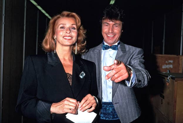 ARCHIV: Senta Berger Schauspielerin Senta Berger mit Freddy Breck anläßlich der Hits des Jahrhunderts , 1987 ARCHIVAUFNAHME, Datum geschätzt 20260119JWM0086 *** ARCHIVE Senta Berger Actress Senta Berger with Freddy Breck on the occasion of the Hits of the Century , 1987 ARCHIVE RECORDING, date estimated 20260119JWM0086