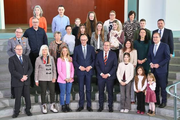 Berlin, Deutschland, 20.01.2026: Bundeskanzleramt: Neujahrsempfang für die Familienangehörigen von Soldaten sowie Polizisten im Auslandseinsatz: Empfang der Familienangehörigen unter anderem durch Bundeskanzler Friedrich Merz (CDU), Bundesminister der Verteidigung Boris Pistorius (SPD), Bundesminister des Innern Alexander Dobrindt (CSU) und General Carsten Breuer, Generalinspekteur der Bundeswehr *** Berlin, Germany, 20 01 2026 Federal Chancellery New Years reception for family members of soldiers and police officers deployed abroad Reception for family members by Federal Chancellor Friedrich Merz CDU , Federal Minister of Defense Boris Pistorius SPD , Federal Minister of the Interior Alexander Dobrindt CSU and General Carsten Breuer, Inspe Copyright: xdtsxNachrichtenagenturx dts_102611