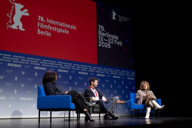 Programm-Pressekonferenz zu den 76. Internationalen Filmfestspielen Berlin am 20.01.2026 mit Intendantin Tricia Tuttle (r) und den Co-Directors of Film Programming Jacqueline Lyanga (l.) und Michael Stuetz (Stütz, M). Bei den diesjaehrigen Filmfestspielen in Berlin konkurrieren vom 12. bis 22. Februar insgesamt 22 Wettbewerbsbeitraege um den Goldenen und die Silbernen Baeren. Darunter sind ein Debuetfilm, ein Animationsfilm und eine Dokumentation, wie Berlinale-Intendantin Tricia Tuttle am Dienstag bei der Vorstellung des Programms der 76. Internationalen Filmfestspiele sagte. Der deutsche Film ist mit drei Produktionen vertreten. (Siehe epd-Meldung vom 20.01.2026) EDITORIAL USE ONLY