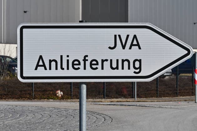JVA Gablingen; 20.01.2026 AUGSBURG, GERMANY - 20. JANUARY: Im Bild die JVA in Gablingen von aussen Symbolbild Schild *** JVA Gablingen 20 01 2026 AUGSBURG, GERMANY 20 JANUARY In the picture the JVA in Gablingen from the outside Symbolic picture sign Copyright: xBEAUTIFULxSPORTS Goldbergx