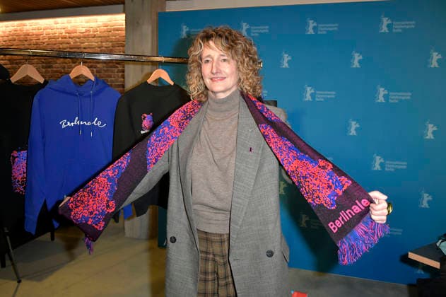 Tricia Tuttle bei der Vorstellung der Merchandise-Artikel vor der Programm-Pressekonferenz der Berlinale 2026 76. Internationale Filmfestspiele Berlin in der Akademie der Künste. Berlin, 20.01.2026
