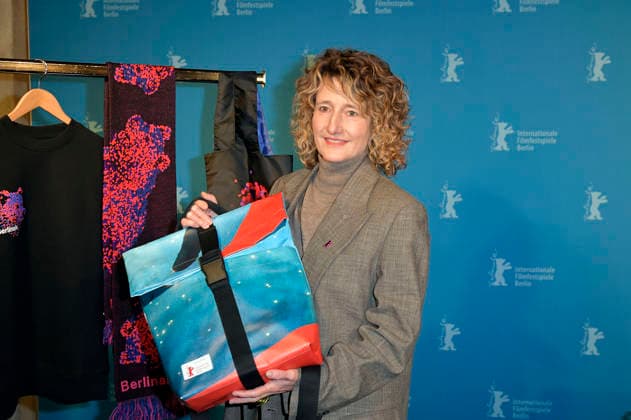 Tricia Tuttle bei der Vorstellung der Merchandise-Artikel vor der Programm-Pressekonferenz der Berlinale 2026 76. Internationale Filmfestspiele Berlin in der Akademie der Künste. Berlin, 20.01.2026