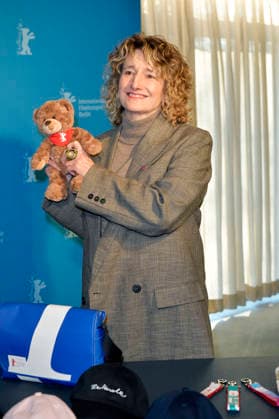 Tricia Tuttle bei der Vorstellung der Merchandise-Artikel vor der Programm-Pressekonferenz der Berlinale 2026 76. Internationale Filmfestspiele Berlin in der Akademie der Künste. Berlin, 20.01.2026