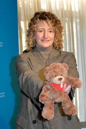 Tricia Tuttle bei der Vorstellung der Merchandise-Artikel vor der Programm-Pressekonferenz der Berlinale 2026 76. Internationale Filmfestspiele Berlin in der Akademie der Künste. Berlin, 20.01.2026