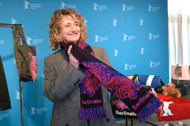 Tricia Tuttle bei der Vorstellung der Merchandise-Artikel vor der Programm-Pressekonferenz der Berlinale 2026 76. Internationale Filmfestspiele Berlin in der Akademie der Künste. Berlin, 20.01.2026