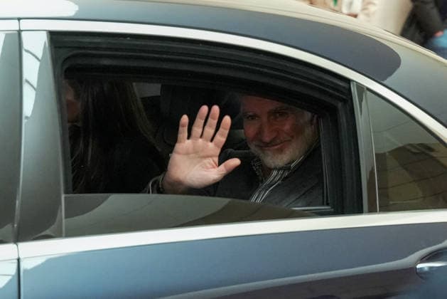 King Felipe VI and Queen Letizia visit Adamuz to offer their support to the victims of the accident The King of Spain, Felipe VI, says goodbye from the official car after visiting the Reina Sofia University Hospital in Cordoba, to take an interest in the injured and their families, this is the hospital that hosts the largest number of injured in the train accident in which at least 41 people have died and there are more than a hundred injured January 20, 2026 in Cordoba Andalusia, Spain The Royal Family has brought forward their return to Spain from Greece and reduced their agenda to be able to travel to Cordoba after the train accident in Adamuz, which this past Sunday, January 18, has caused at least 41 deaths and a hundred injured The K  Copyright: xFranciscoxJ.xOlmox 7231909