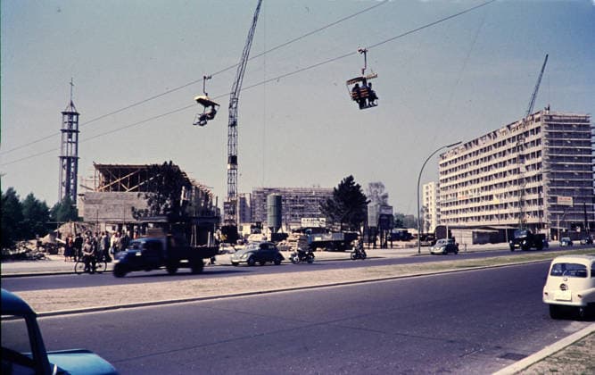 Berlin GER, Berlin, 2020,Aufnahme ca. 1956, Strassenzene, Industrie ausstellung, INTERBAU, *** Berlin GER, Berlin, 2020, photo ca 1956, street scene, industrial exhibition, INTERBAU,