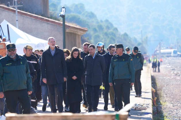 Spanish Royals Visit Adamuz and Cordoba To Offer Their Support To The Train Accident Victims King Felipe VI of Spain, Queen Letizia of Spain visit the command post in Adamuz after a train collision in Adamuz (close to Cordoba), the authorities say at least 41 were killed and more than 150 were injured when a train collided with a derailed train on the evening of January 18 on January 20, 2026 in Adamuz, Spain Photo by IMAGO MPG Adamuz Andalucia Spain  Copyright: xMPGx