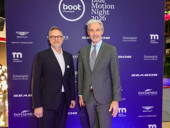 boot Messe - Blue Motion Night 2026 - MEROS Netyachting Gründer Martin Huber mit Bentley Düsseldorf Geschäftsführer Guido von Spee (re.) Düsseldorf boot Messe NRW Deutschland