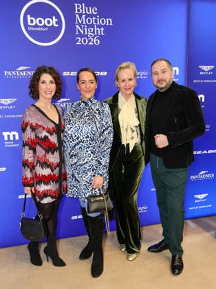 boot Messe - Blue Motion Night 2026 - Anne Bedoy ( Communication Director Active Cosmetics bei L Oreal ), TV Köchin Stefania Lettini, Pharmamanagerin Marion Bock (IBSA Pharma Deutschland) mit Künstler Adrian Bedoy Düsseldorf boot Messe NRW Deutschland