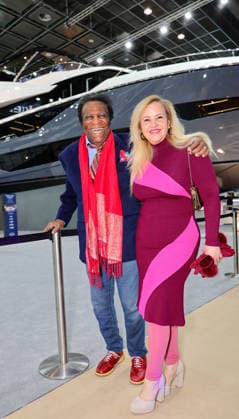 boot Messe - Blue Motion Night 2026 - Ehrengast Roberto Blanco mit seiner Frau Luzandra kamen extra aus Mallorca zur big Party Düsseldorf boot Messe NRW Deutschland