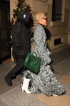 Jada Pinkett Smith and Willow Smith were spotted enjoying a fashionable night out in Paris, France, January 20, 2026 Jada wore a black and white fringed coat, matched with white boots and a green leather bag, while Willow opted for an all-black outfit Pierre Perusseau Bestimage Jada Pinkett Smith and Willow Smith were spotted enjoying a fashionable night out in Paris Jada looked stylish in a black and white fringe coat, paired with white boots and a green leather bag, while Willow opted for an all-black outfit Paris France  Copyright: xPierrexPerusseaux xBestimagexPierrexPerusseaux xBestimagex