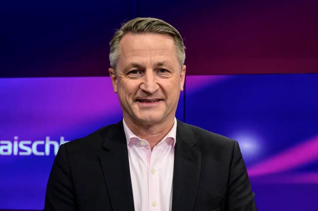 GER, Berlin, studio, guest on - maischberger, political talk show, TV, format, with host - Sandra Maischberger, Das Erste, from Adlershof - at Studio 20, pictured from left: Nikolaus Blome (RTL ntv), January 20, 2026, Copyright: HMBxMedia UwexKoch