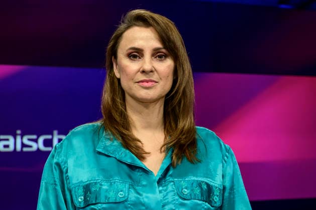 GER, Berlin, studio, guest on - maischberger, political talk show, TV, format, with host - Sandra Maischberger, Das Erste, from Adlershof - at Studio 20, pictured from left: Jagoda Marinic (author), January 20, 2026, Copyright: HMBxMedia UwexKoch