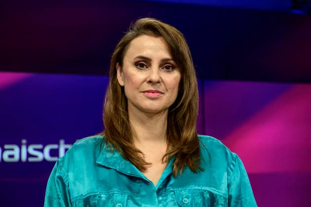 GER, Berlin, studio, guest on - maischberger, political talk show, TV, format, with host - Sandra Maischberger, Das Erste, from Adlershof - at Studio 20, pictured from left: Jagoda Marinic (author), January 20, 2026, Copyright: HMBxMedia UwexKoch