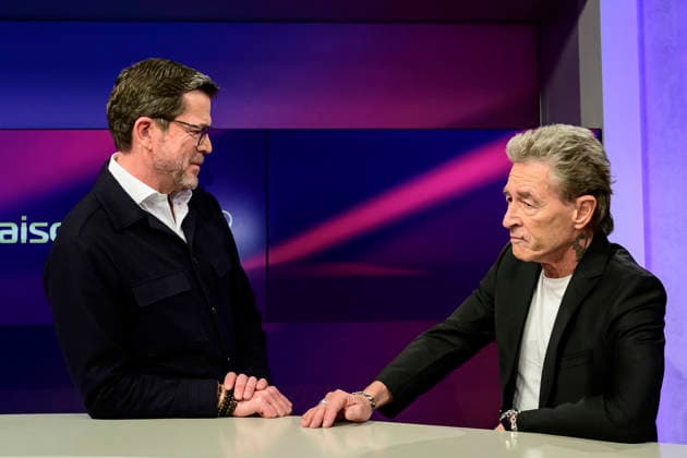 GER, Berlin, studio, guest on - maischberger, political talk show, TV, format, with host - Sandra Maischberger, Das Erste, from Adlershof - at Studio 20, pictured from left: Karl-Theodor zu Guttenberg, CSU (former Federal Minister of Defense), Peter Maffay (musician), January 20, 2026, Copyright: HMBxMedia UwexKoch