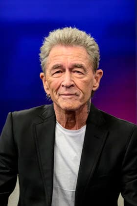 GER, Berlin, studio, guest on - maischberger, political talk show, TV, format, with host - Sandra Maischberger, Das Erste, from Adlershof - at Studio 20, pictured from left: Peter Maffay (musician), January 20, 2026, Copyright: HMBxMedia UwexKoch