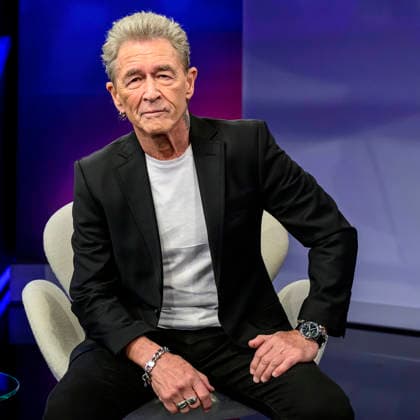 GER, Berlin, studio, guest on - maischberger, political talk show, TV, format, with host - Sandra Maischberger, Das Erste, from Adlershof - at Studio 20, pictured from left: Peter Maffay (musician), January 20, 2026, Copyright: HMBxMedia UwexKoch