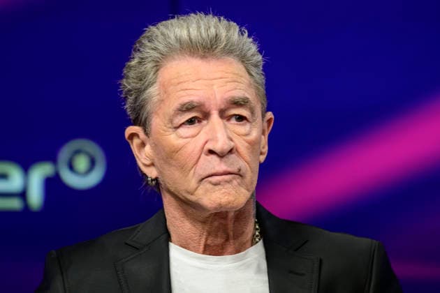 GER, Berlin, studio, guest on - maischberger, political talk show, TV, format, with host - Sandra Maischberger, Das Erste, from Adlershof - at Studio 20, pictured from left: Peter Maffay (musician), January 20, 2026, Copyright: HMBxMedia UwexKoch
