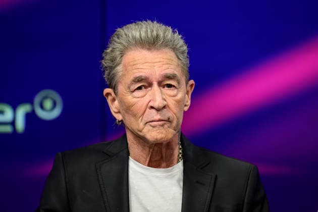 GER, Berlin, studio, guest on - maischberger, political talk show, TV, format, with host - Sandra Maischberger, Das Erste, from Adlershof - at Studio 20, pictured from left: Peter Maffay (musician), January 20, 2026, Copyright: HMBxMedia UwexKoch