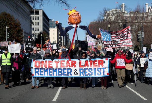 January 20, 2026, Washington Dc, Virginia, USA: Demonstrators hold signs as they protest near the White House in Washington DC, USA, on January 20, 2026. People gathered to protest against ICE and the US President Donald Trump s policies on the first anniversary of his second term in office. Washington Dc USA - ZUMAs337 20260120_znp_s337_026 Copyright: xGentxShkullakux