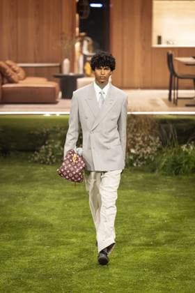 PFW - Louis Vuitton Menswear Ready-to-wear Fall-Winter 2026 2027 collection - Runway A model presents a creation for the Louis Vuitton Menswear Ready-to-wear Fall-Winter 2026 2027 collection as part of the Paris Fashion Week in Paris on January 20, 2026. Photo by Alexis Jumeau ABACAPRESS.COM Paris France  Copyright: xJumeauxAlexis ABACAx