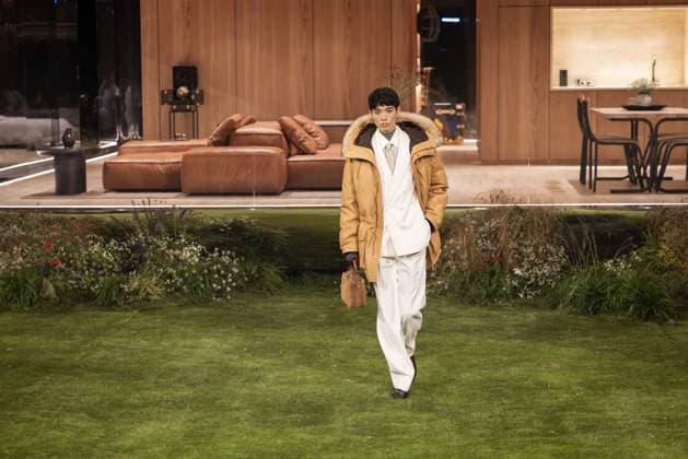 PFW - Louis Vuitton Menswear Ready-to-wear Fall-Winter 2026 2027 collection - Runway General view of A model presents a creation for the Louis Vuitton Menswear Ready-to-wear Fall-Winter 2026 2027 collection as part of the Paris Fashion Week in Paris on January 20, 2026. Photo by Alexis Jumeau ABACAPRESS.COM Paris France  Copyright: xJumeauxAlexis ABACAx