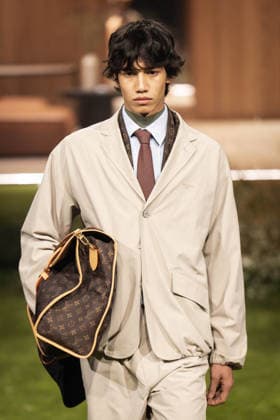 PFW - Louis Vuitton Menswear Ready-to-wear Fall-Winter 2026 2027 collection - Runway A model presents a creation for the Louis Vuitton Menswear Ready-to-wear Fall-Winter 2026 2027 collection as part of the Paris Fashion Week in Paris on January 20, 2026. Photo by Alexis Jumeau ABACAPRESS.COM Paris France  Copyright: xJumeauxAlexis ABACAx
