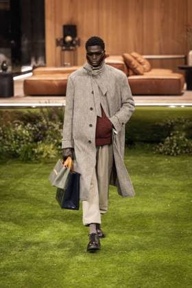 PFW - Louis Vuitton Menswear Ready-to-wear Fall-Winter 2026 2027 collection - Runway A model presents a creation for the Louis Vuitton Menswear Ready-to-wear Fall-Winter 2026 2027 collection as part of the Paris Fashion Week in Paris on January 20, 2026. Photo by Alexis Jumeau ABACAPRESS.COM Paris France  Copyright: xJumeauxAlexis ABACAx