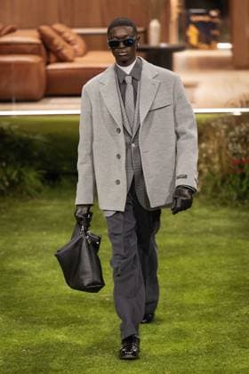 PFW - Louis Vuitton Menswear Ready-to-wear Fall-Winter 2026 2027 collection - Runway A model presents a creation for the Louis Vuitton Menswear Ready-to-wear Fall-Winter 2026 2027 collection as part of the Paris Fashion Week in Paris on January 20, 2026. Photo by Alexis Jumeau ABACAPRESS.COM Paris France  Copyright: xJumeauxAlexis ABACAx