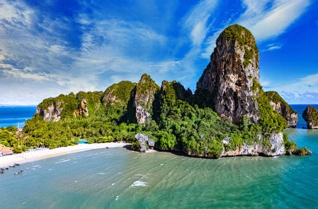 Luftaufnahme von Railay in der Nähe von Krabi, Thailand Aerial view of Railay near Krabi, Thailand (License=RF) Copyright: xZoonar.com monticellox 24498213