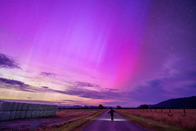 News Bilder des Tages #2 (260121) -- WELLINGTON, Jan. 21, 2026 -- The aurora is seen near the Fox Glacier of New Zealand s South Island, Jan. 20, 2026. (Photo by Xinhua) NEW ZEALAND-AURORA-VIEW YangxLiu 