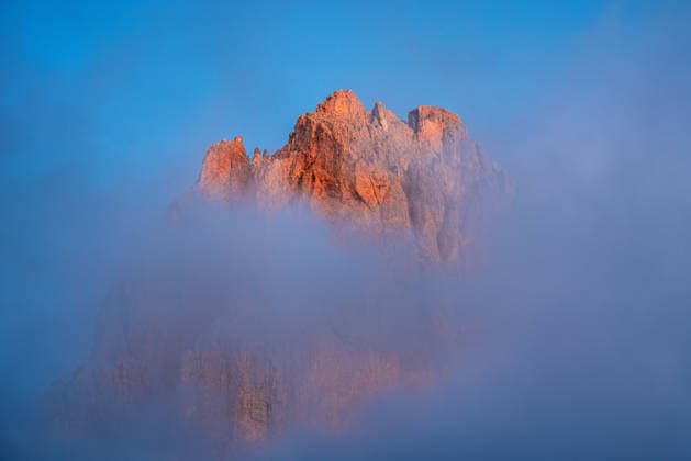 Creative Highlights World Blick auf die Langkofelgruppe im Morgenlicht in Italien. View of the Langkofel group in the morning light in Italy. (License=RF) Copyright: xZoonar.com BernhardxKlarx 24499385