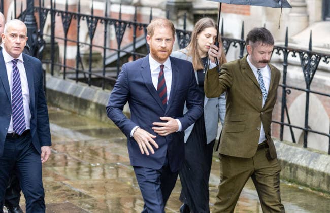 January 21, 2026, London, England, United Kingdom: Prince HARRY, the Duke of Sussex, arrives at the Royal Courts Of Justice, central London, ahead of giving evidence at the trial over allegations of unlawful information gathering brought against Associated Newspapers Limited (ANL) by seven people - the Duke of Sussex, Baroness Doreen Lawrence, Sir Elton John, David Furnish, Liz Hurley, Sadie Frost and Sir Simon Hughes. London United Kingdom - ZUMAs262 20260121_zip_s262_014 Copyright: xTayfunxSalcix