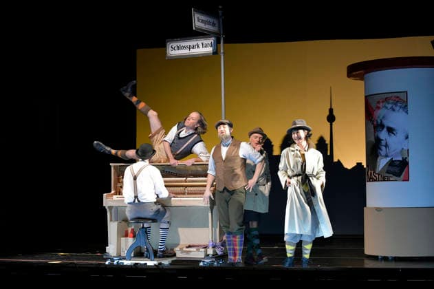 Henrik Kairies, Oliver Seidel, Bürger Lars Dietrich, Mario Ramos und Krista Birkner bei der Fotoprobe zum Theaterstück Erich und die Detektive im Schlosspark Theater. Berlin, 21.01.2026